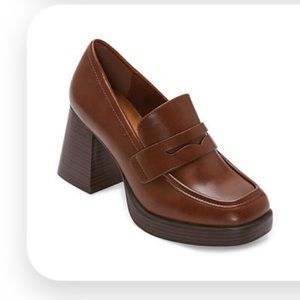 Anna Hughes Round Toe Loafers Size 9